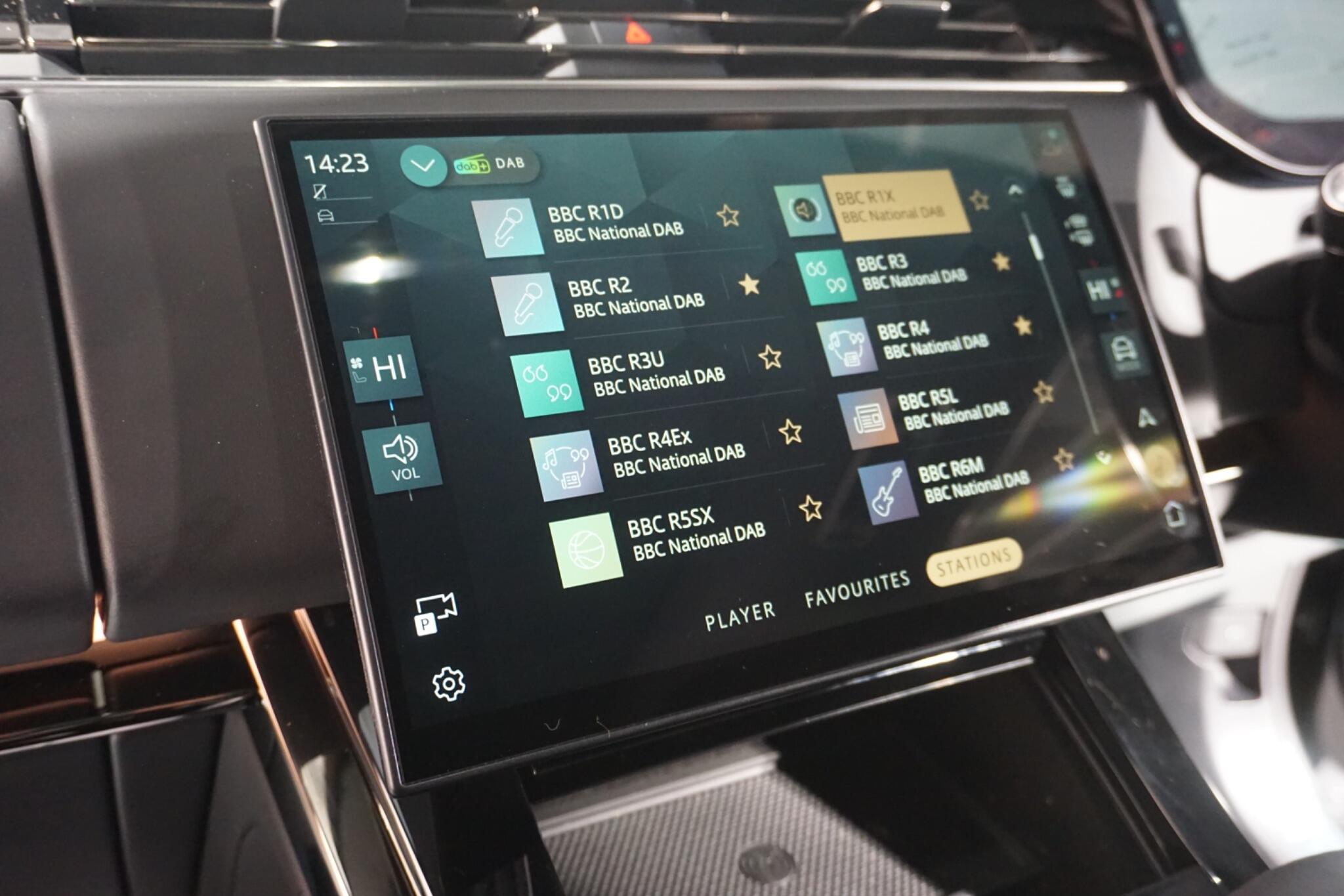 Land Rover Range Rover Sport 3.0 D300 MHEV Dynamic SE SUV 5dr Diesel Auto 4WD Euro 6 (s/s) (300 ps)